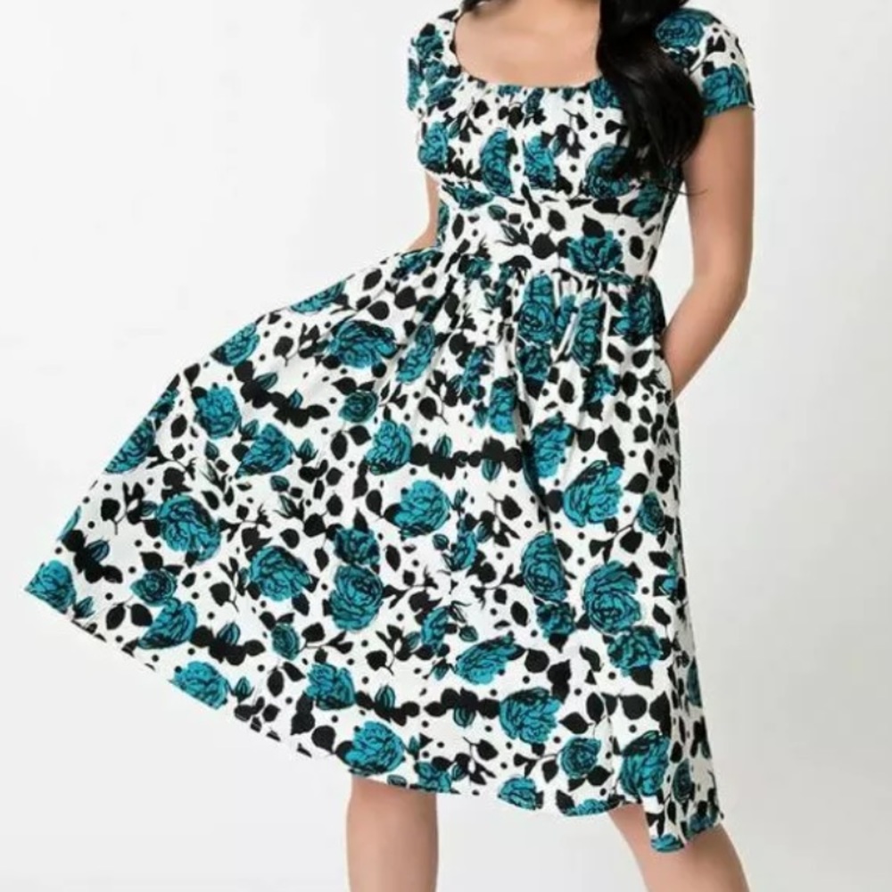 Unique Vintage floral fit and flare w/pockets